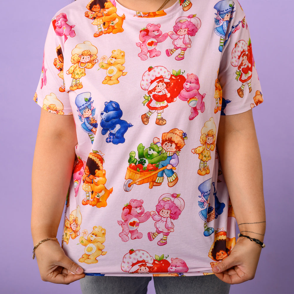 Playera unisex Strawberry shortcake y Care bears x Cakeworthy Rosita Fresita Ositos Cariñositos