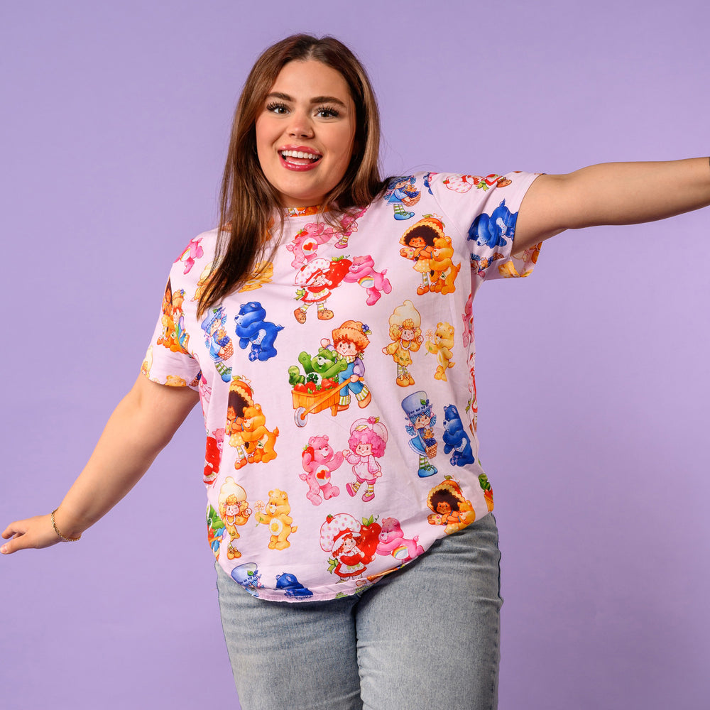 Playera unisex Strawberry shortcake y Care bears x Cakeworthy Rosita Fresita Ositos Cariñositos