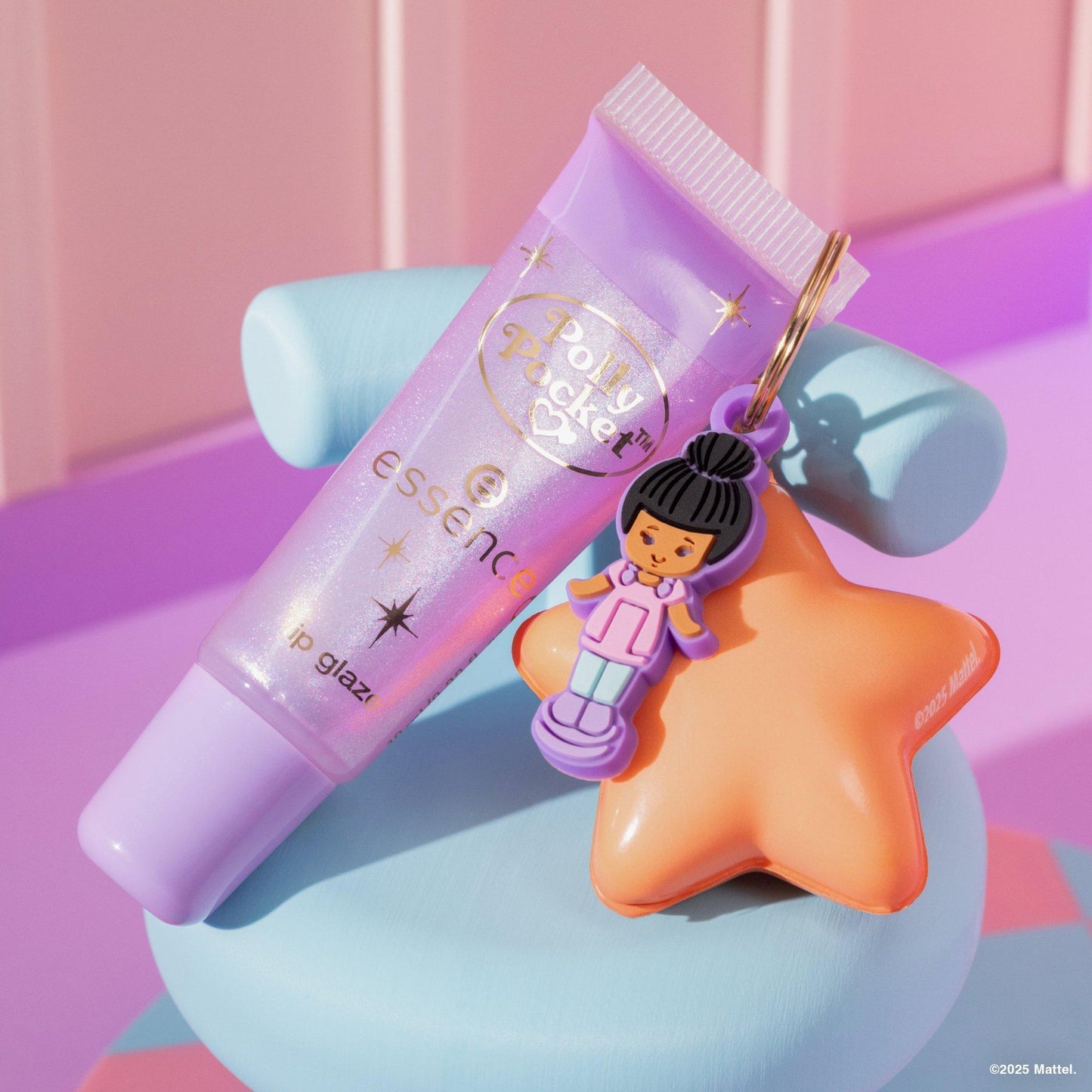 Polly Pocket Essence make up Brillo labial brillante con fragancia afrutada y llavero con squishy lila