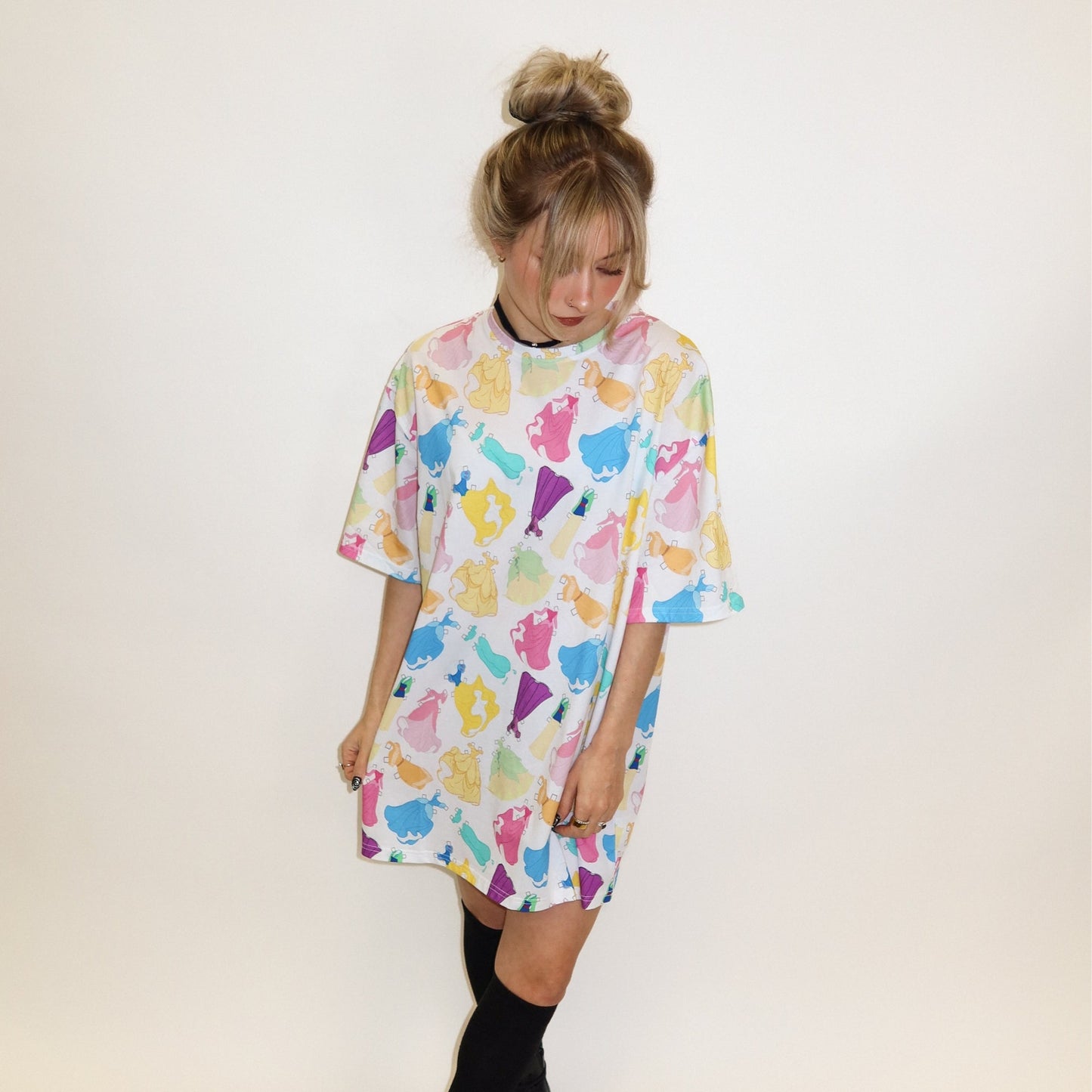 ⚠️PREVENTA IMPORTACIÓN Playera Cakeworthy Shirt dress muñecas de papel Se enviará aprox 15-20 días habiles después de su compra (a talla true to size)
