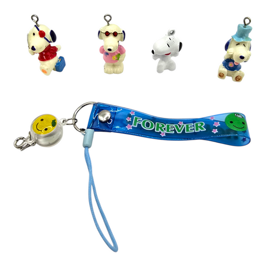 Set de 4 CHARMS ALEATORIOS snoopy Vintage Generico para celular o llavero con STRAP (Muñequera color a elegir) No sirve la batería.