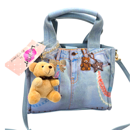 Bolso crossbody Betsey Johnson de mezclilla estampada con charm de osito 25x20cm aprox