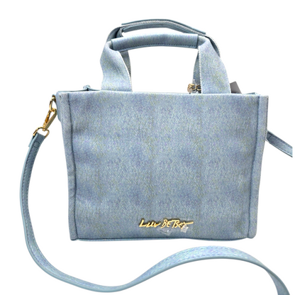 Bolso crossbody Betsey Johnson de mezclilla estampada con charm de osito 25x20cm aprox