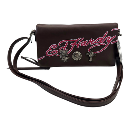 Bolsa Clutch sobre café Ed Hardy