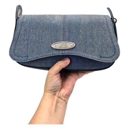 Bolsa de hombro Steve Madden retro mezclilla con charm 28x17cm aprox
