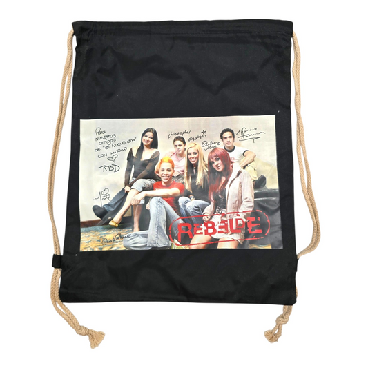 Bolsa de cuerda tipo saco Rebelde RBD loneta (sálvame del olvido, sálvame de la soledad) 44x34cm aprox negra con autógrafos