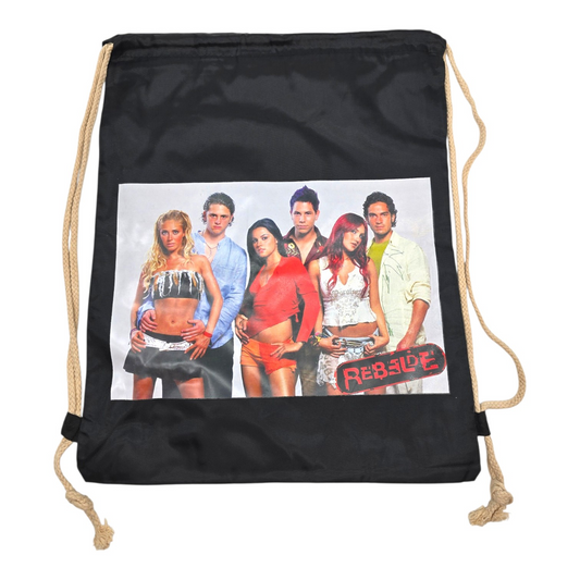 Bolsa de cuerda tipo saco Rebelde RBD loneta (sálvame del olvido, sálvame de la soledad) 44x34cm aprox negras pose