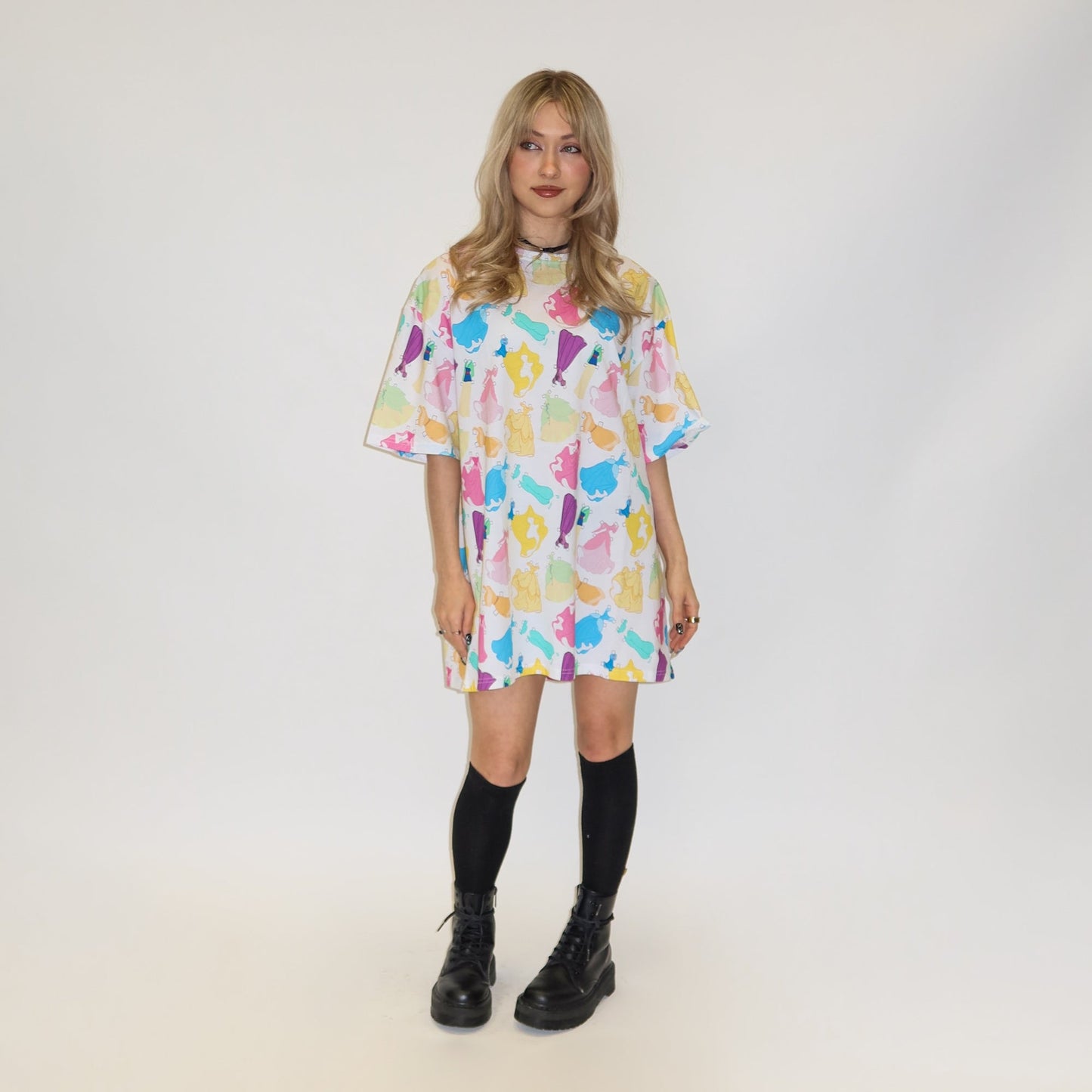⚠️PREVENTA IMPORTACIÓN Playera Cakeworthy Shirt dress muñecas de papel Se enviará aprox 15-20 días habiles después de su compra (a talla true to size)