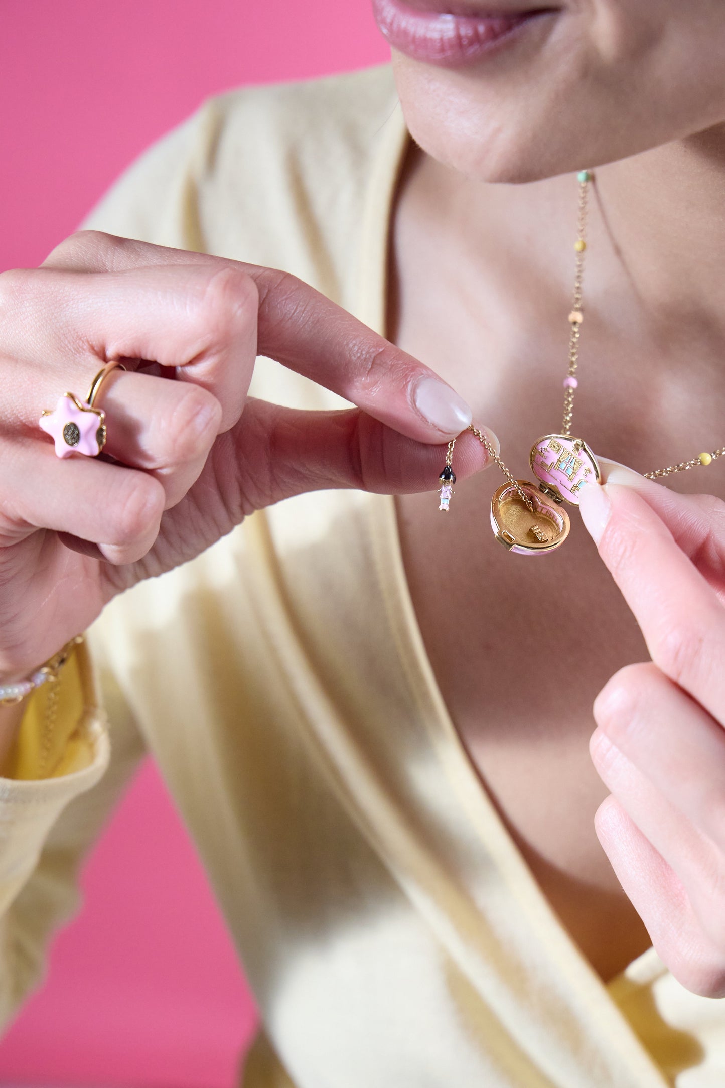 ⚠️PREVENTA IMPORTACIÓN Collar Relicario Polly Pocket™ House Alex+Ani ORIGINAL Joyeria Original Licencia Mattel Se enviará alrededor de 15 días después de su compra
