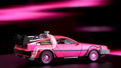 Jada Diecast Escala 1:24 DeLorean Rosa Back to the Future