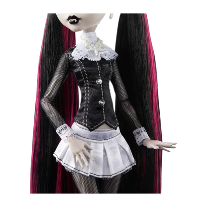 ⚠️Caja muy maltratada⚠️ Monster high Reel drama reproduction año 2025 Draculaura (muchos detalles estéticos en caja por viaje) ideal si coleccionas fuera de caja. Ver fotos.