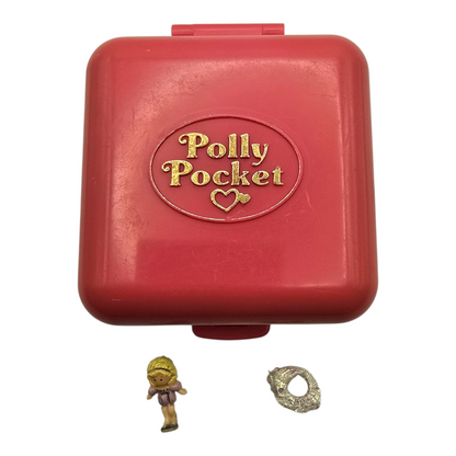 Polly Pocket Vintage Segunda Mano Birthday Surprise con cambio de color exterior parejo. Polly con detalles de pintura
