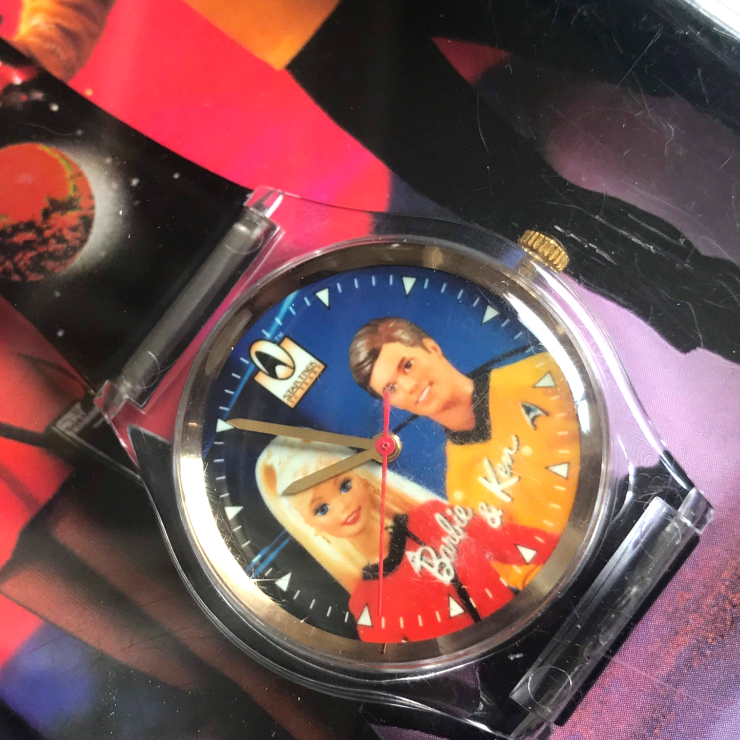 Reloj Vintage Star Trek 30 Aniversario Barbie y Ken con cajita Coleccionable Año 1996 (necesita batería nueva seguramente)