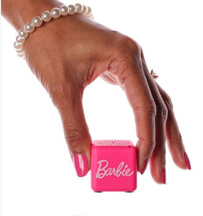 Bitty Boomers Barbie micro bocina Bluetooth con glitter. Foto 2 y 3 para referencia de tamaño.