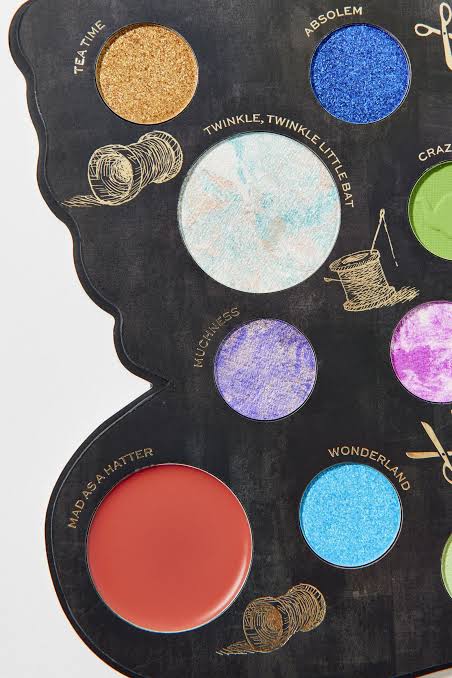 Sombras para ojos Alice in Wonderland x Revolution